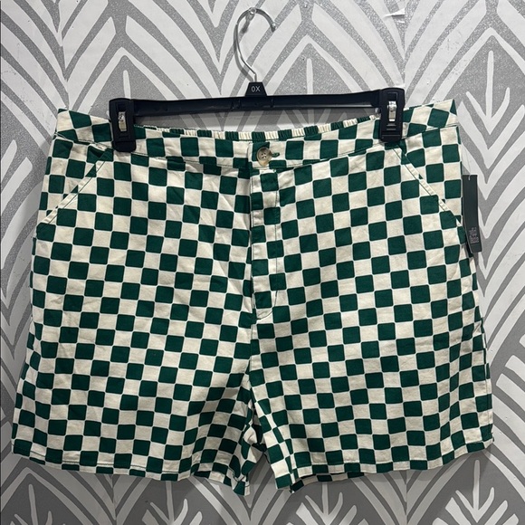 Wild Fable Green and White Bermudas - Picture 1 of 5